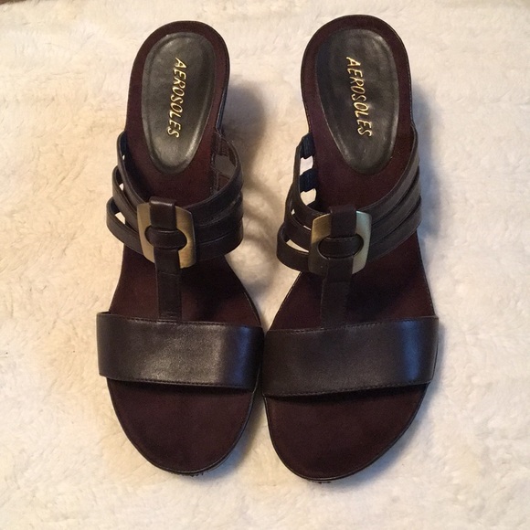 Brown sandals with brass accent - Picture 2 of 7